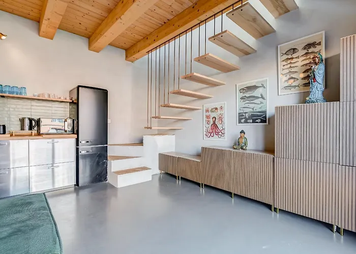 דירה Modern With Huge Private Rooftop Terrace