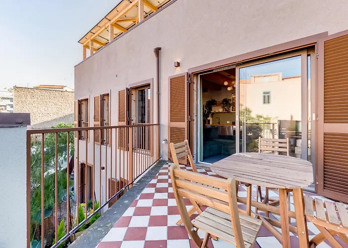 Modern With Huge Private Rooftop Terrace דירה *
